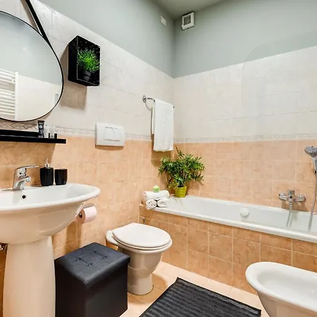 Apartment Ghetto *